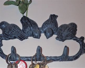 METAL KEY HOLDER W/ BIRDS