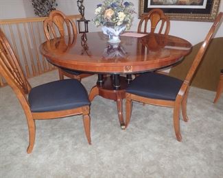 LOVELY ROUND DINING TABLE WITH DETAILED CHAIRS -  STUNNING PIECE OF FURNITURE