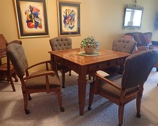 STUNNING GAME TABLE WITH 4 UPHOLSTERED CHAIRS ON WHEELS W/