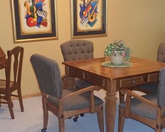 STUNNING GAME TABLE WITH 4 UPHOLSTERED CHAIRS ON WHEELS W/MIDDLE INSERT  FOR GAME BOARDS