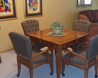 STUNNING GAME TABLE WITH 4 UPHOLSTERED CHAIRS ON WHEELS W/MIDDLE INSERT  FOR GAME BOARDS