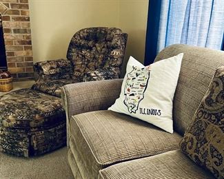 Sofa in great condition and side chair