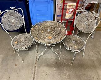 Iron and wood decorative bird table & chairs set