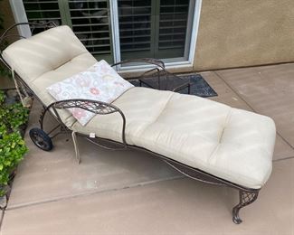 CHAISE Vintage Sunbeam Lounge Chair. 