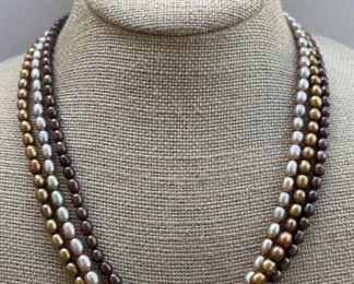 Triple Stand Tricolored Pearl Necklace 