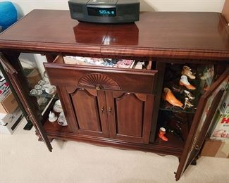 This side hutch is complementary to the breakfront or can be stand along. Lighted sides showcase the items you love and even more storage in the middle. 