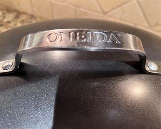 Oneida covered roast pan