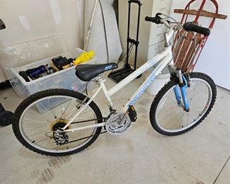 $60 Womens 24" Roadmaster Bike