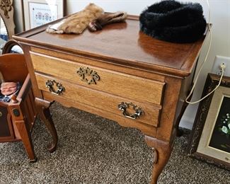 $40 End table, Hickory Chair Co.