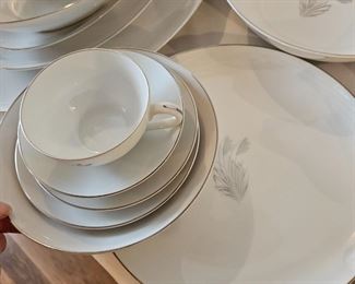 $150 Fukagawa "Arita" China pattern # 71512 place settings & Serving pieces, 