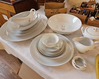 $150 Fukagawa "Arita" China pattern # 71512 place settings & Serving pieces, 