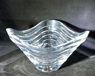 Ribbed handkerchief bowl 