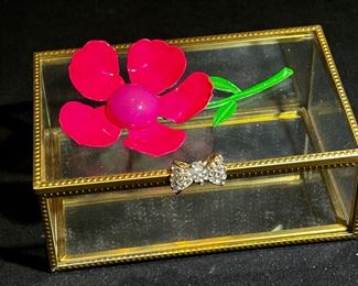 Vibrant vintage floral brooch 