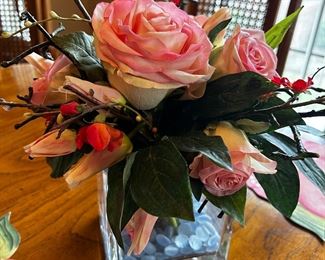 Pink roses faux floral arrangement 