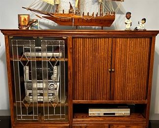 Entertainment center