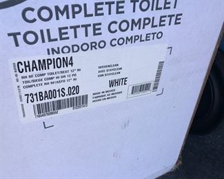NEW IN BOX TOILETTE