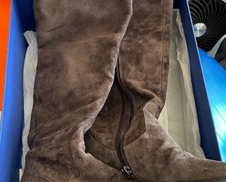 Stuart Weitzman Beckett Suede Knee High Boots. Size 7.5.
