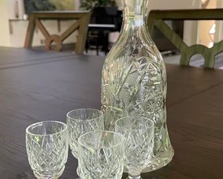 Crystal Decanter and 4 Cordial Glass Set.