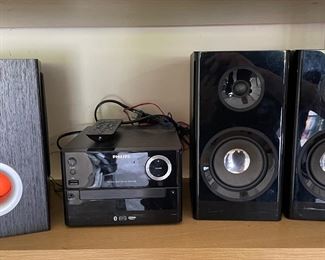 Phillips Micro Music System BTM2180.