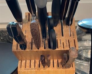 Knives & Knife Block.