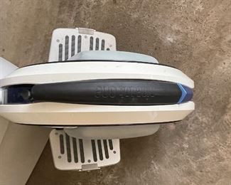 Ninebot One. Photo 2 of 3.