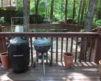 patio has  bar  be  que   -pots