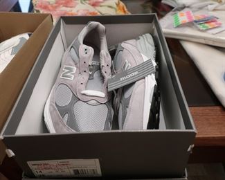 large  new  balance  mens  tennis  shoes  (new)