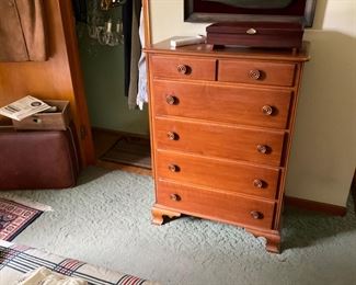 MAOLE CHEST OF DRAWERS