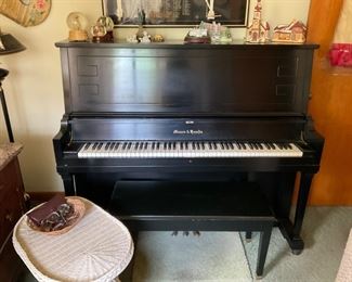 BEAUTIFUL BLACK PIANO.  SOUNDS GREAT