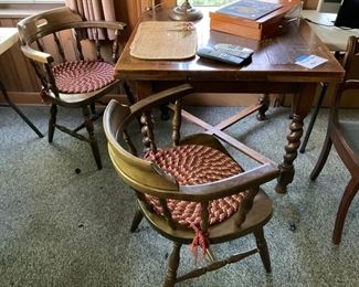 ANTIQUE TABLE AND CHAIRS.  OAK