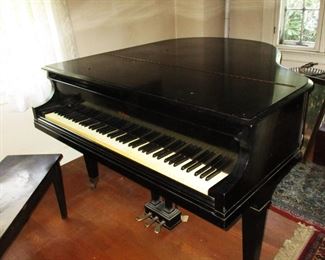 Baldwin baby grand piano - Lovingly cared for and very recently tuned!