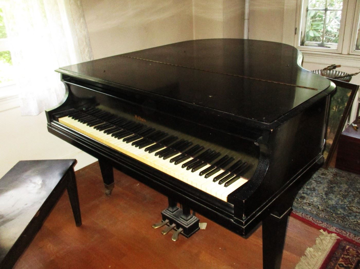Baldwin baby grand piano - Lovingly cared for and very recently tuned!