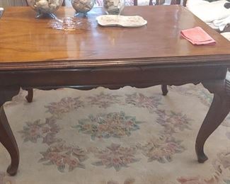 Gorgous antique dining room table pulls apart and leaf is underneath