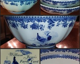 William James * Farmyard
Set of blue white rooster /chickens nesting bowls 
