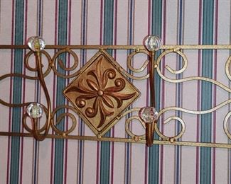 Pretty towel holder with glass knobs