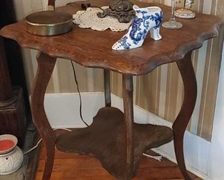 Beautiful two-tiered antique oak parlor table