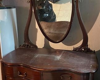 Beautiful Vintage Mahogany Vanity Dresser