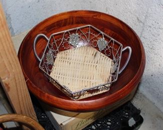 Wood Bowl Metal Basket