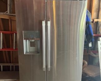 Like new dacor DYF42SBI SIDE BY SIDE REFRIGERATOR 