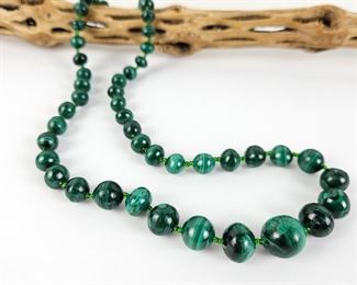 20" Necklace with Graduated Green Malachite Beads - Pretty!