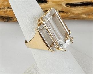 14k Gold Ring w/ Three Large Rectangle Shaped White Crystals - Ring Size 5.5 - Total Weight 8.6g