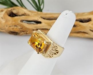 14k Gold Ring with Large Rectangle Yellow Quartz - Ring Size 6 - Total Weight 8.1g - Marked "LR 14k"