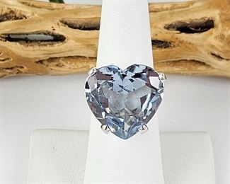  14k White Gold Ring with Large Heart Shaped Blue Topaz - Ring Size 6 - Total Weight 11.7g - Marked 14k