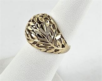 10k Gold Ring with Delicate Domed Leaf Pattern - Ring Size 5.5 - Total Weight 4.2g