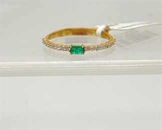 14k Ring with Diamonds and Small Emerald- sz. 6