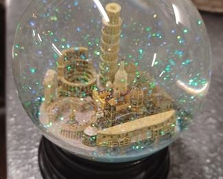 Saks Fifth  Ave snowglobes