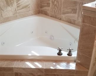 Spa tub