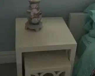 Nifty nesting end table