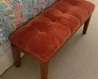 Tufted bench