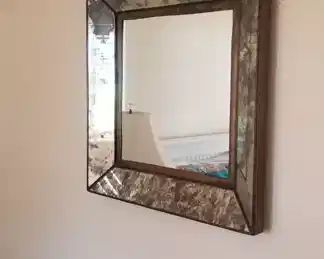 Elegant wall mirror